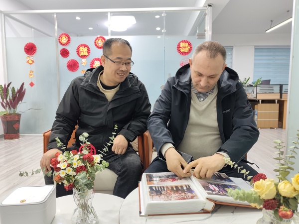 beacon machine y clientes de sri lanka se dan la mano para promover nuevas oportunidades para los bancos de pruebas common rail