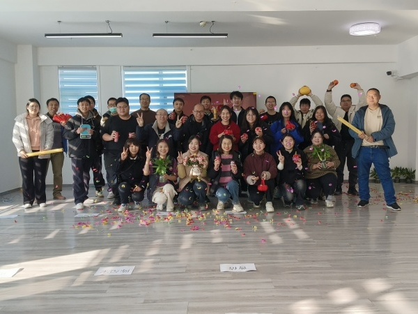 Mudarse a una nueva casa, construir juntos un futuro brillante