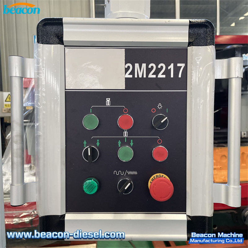 Máquina de Mandrinar Cilindros 2M2217 - panel de control con selectores de velocidad, indicadores y controles operativos