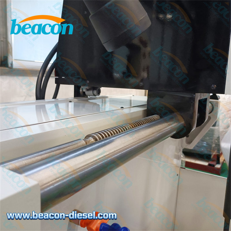 Primer plano del cabezal de bruñido y husillo