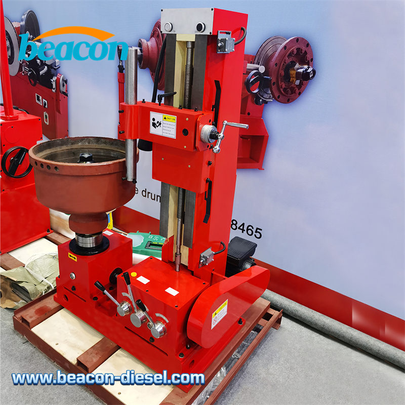 Vista lateral de la rectificadora T8362 mostrando el motor y la columna