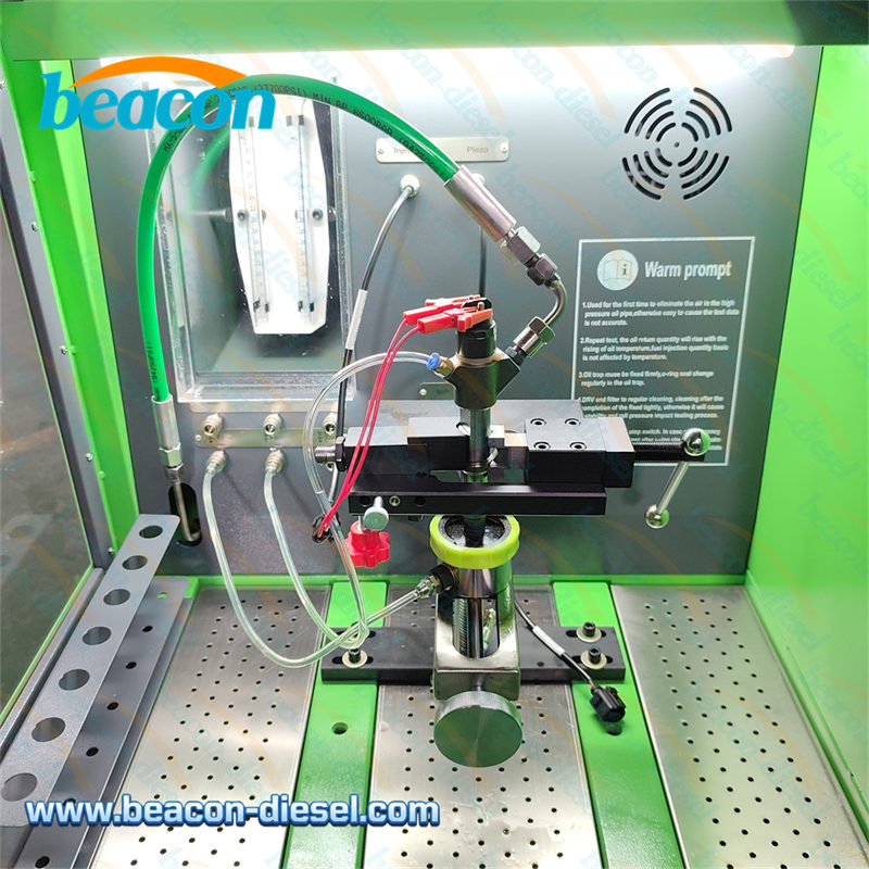 Interior de la cámara de pruebas del CR317S con tuberías de alta presión