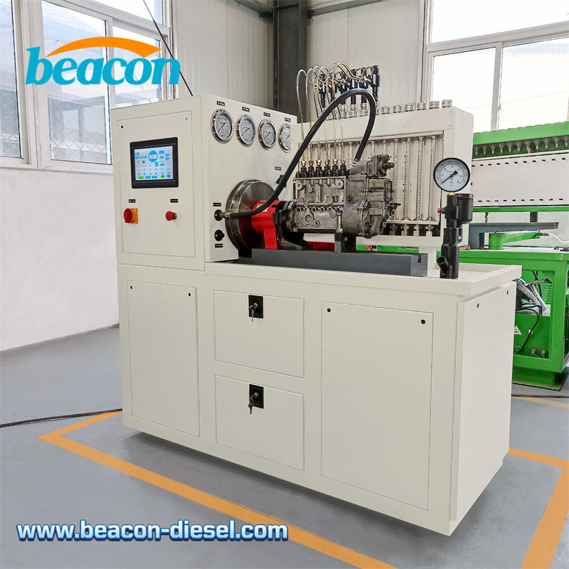 Vista frontal del banco de pruebas de bomba de inyección diésel Beacon 12PSD con chasis blanco y sistema de 12 cilindros.